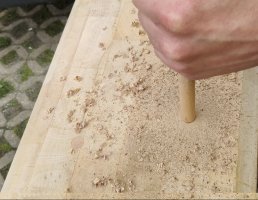 Ausbesserung einer Schadstelle an einem Hackblock